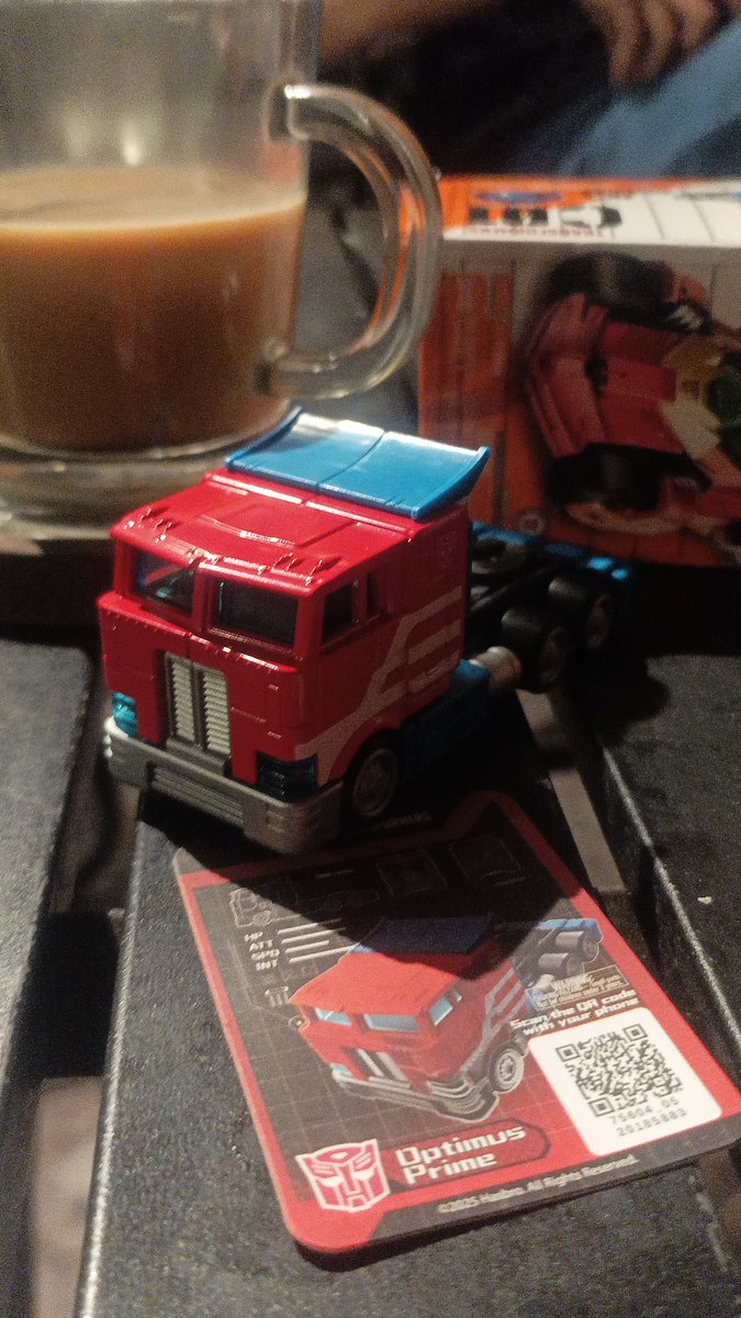 muffinnkaffi's tweet photo. mau pamer aja si lgsg dpt optimus prime https://t.co/R9n6RwDXfQ