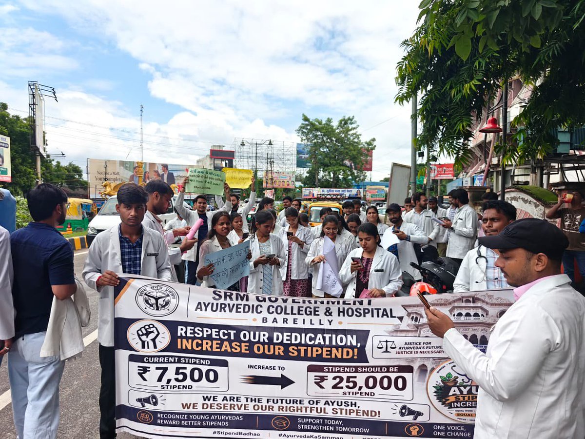 SunitVerma93's tweet photo. increase ayush intern doctor stipend 7500 to 25000
Equal work equal stipend
Jab hum ayush students bhi same exam qualify kerke admission lete hai 
Same label ka course same duration bhi to hum ayush intern doctor ka stipend mbbs intern se kam kyu https://t.co/42T8nqmERK