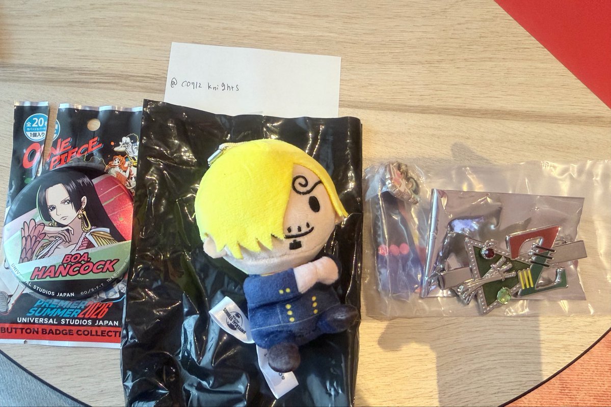 00712knights's tweet photo. 【買取 譲渡 交換】ユニバ USJ ONEPIECE ワンピース プレミアムサマー プレサマ コレクタブルマスコット 缶バッジ 

譲:缶バ→ハンコック
マスコット→サンジ
チャーム→♡ブルック
ヘアクリップ→☆ゾロ

求:缶→ローor定価
マス→ルフィ
チャーム→ルフィor定価
ヘアクリップ→ルフィ
↓ https://t.co/6tuvJywdoo