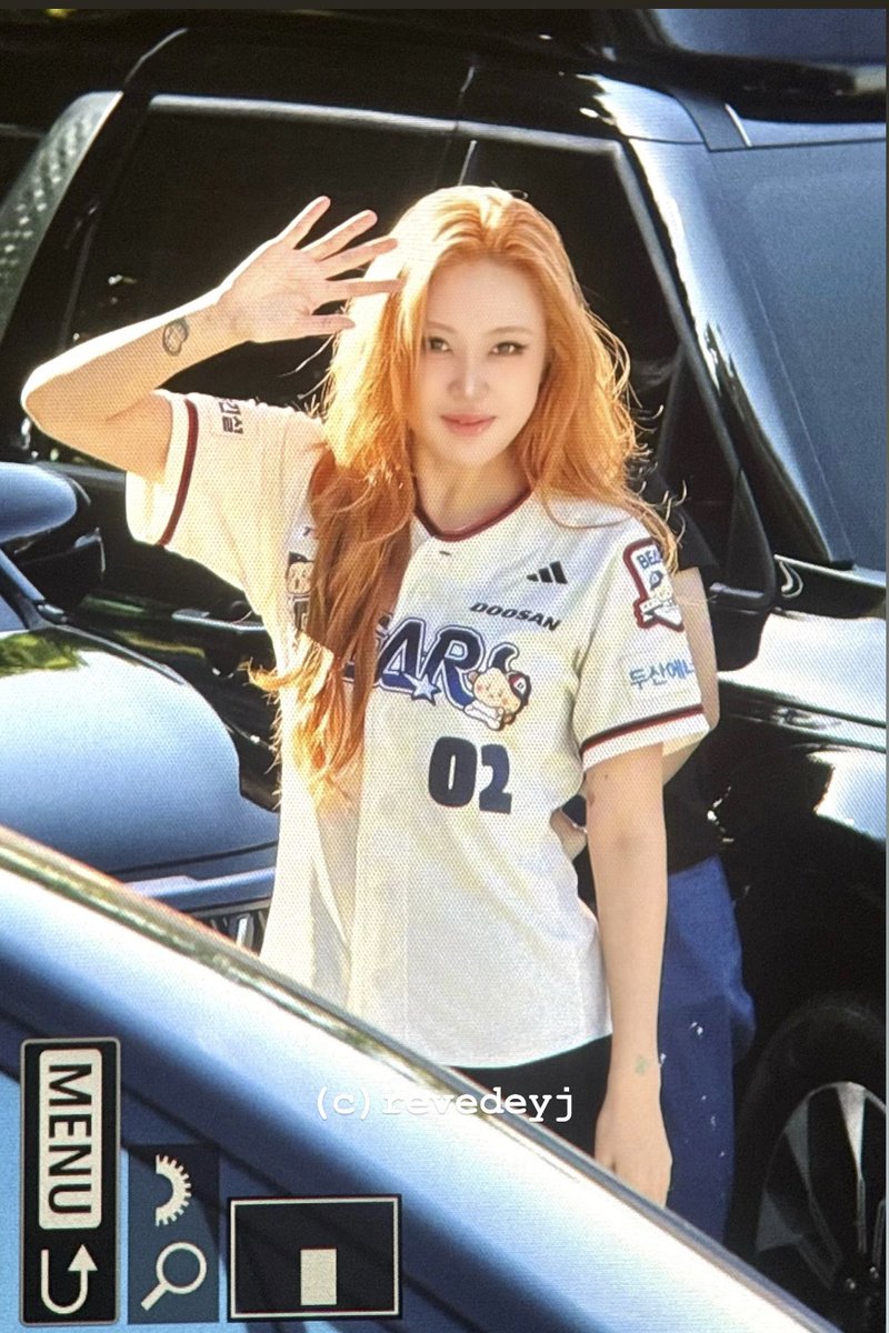 revedeyj's tweet photo. 260902 
공주님 오늘 시구 파이팅🥹🥹🥹🧡🧡
#이영지 https://t.co/3k1B1LKwab