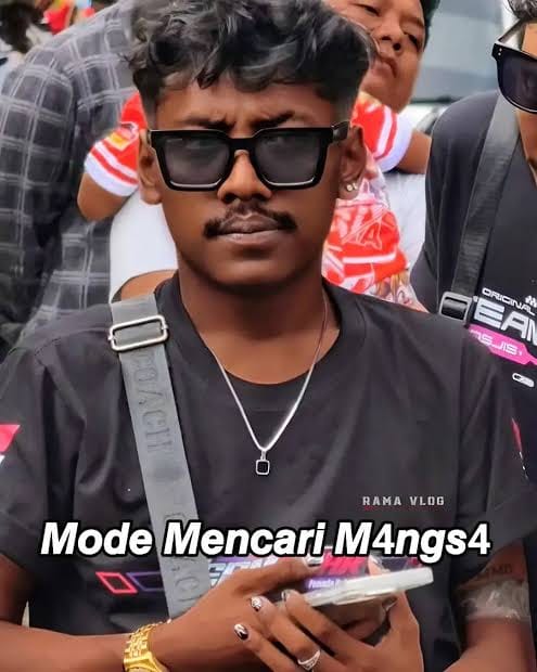 IndonesiaFedera's tweet photo. Hanya orang tolol+miskin saja yang suka sound horeg. Itulah realitasnya. Kamu mau bantah, silahkan. Kamu mau sakit hati, baperan, silahkan. 

1. Sound horeg bukan BUDAYA! Stupid. Tdk ada budayanya sound horeg ini. Pelaku sound horeg ini bahkan tdk berbudaya blas. 

2. Sound horeg bukan SENI! Astgafirullah, suara berdentum2, nggak jelas, cuma asal kencang elu bilang seni? Korslet sekali pola pikirmu. Lantas tari2an, elu bilang keren? Norak iya. Rendah sekali selera kalian. 

3. Sound horeg tidak membuat EKONOMI tumbuh. Kamu satu kampung disuruh sumbangan bukan? Nah, siapa yg menikmatinya? Aparat! Elit2 di desamu! Pemilik sound horeg! Mereka tertawa lebar bancakan duit sumbangan kalian. Puluhan juta, ratusan juta, itu nyewa sound sebenarnya murah saja, sisanya buat mereka. 

4. Sound horeg adalah ladang maksiat, minuman keras, dan semua keburukan lainnya. Jadi, sebelum elu semakin tolol+miskin, mulailah melawan, katakan TIDAK atas sound horeg. 

Cukuplah orang2 yg mati, bangunan rusak, dan semua hal2 negatif selama ini. 
Jaga kampung kalian dari ketularan sound horeg.
Jangan pernah izinkan ada ide nanggap sound horeg. LAWAN! *