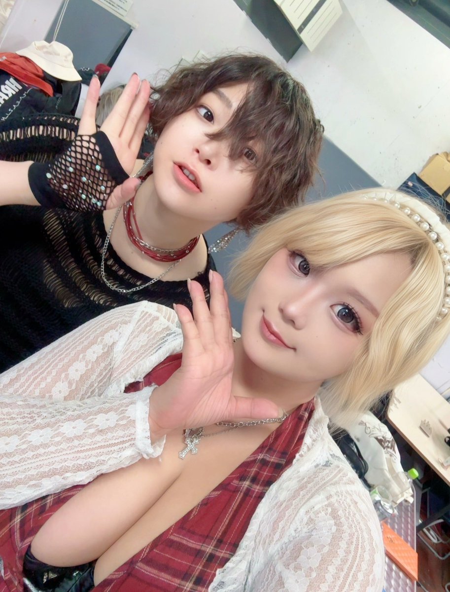 mo_kijitora's tweet photo. 明日できじとら10周年‼️🎉
私は5日土曜日にCalicoにいるよー！
久々にお祝い期間にねこや出勤できて嬉しい☺️
写真はオープン日からの仲間まるちゃんと革命の時のツーショ✌️ https://t.co/quJtVcD1oY