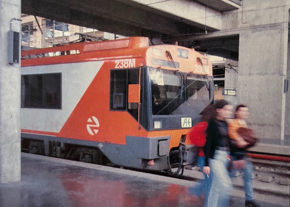 Bvemike's tweet photo. Archivo Renfe, varias fotos de 1997 https://t.co/DpfdjMXtDd