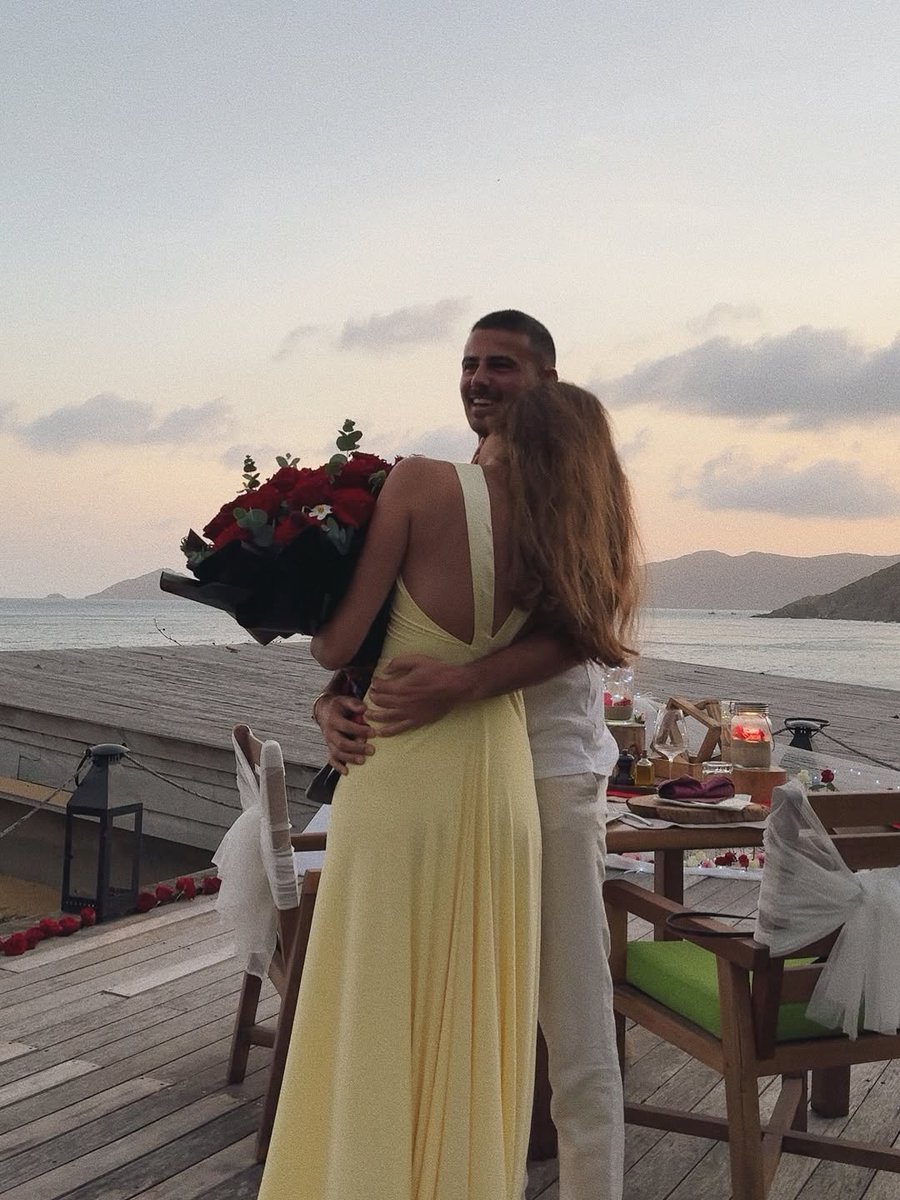 krislenyx's tweet photo. It’s surreal to see a childhood dream actually happen… 🤍💍 https://t.co/fDGPZWVpzY