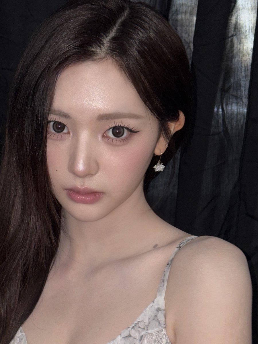 triplescosmos's tweet photo. 첫 패션위크🫢

#tripleS #트리플에스
#YeonJi #연지 https://t.co/pvITvD3WcJ