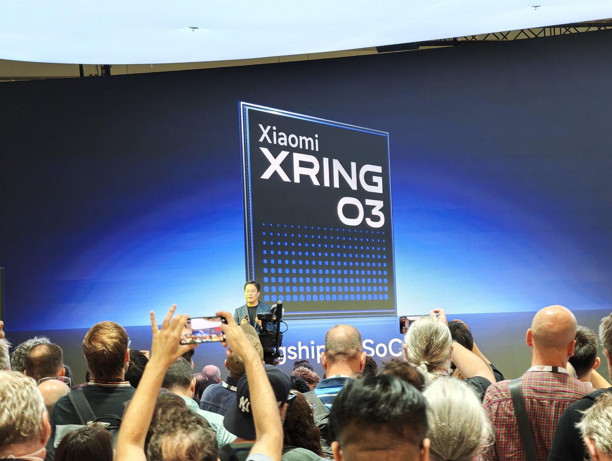 sandeep9sarma's tweet photo. Our new XRing chipset and the Xiaomi 18 Fold which will be the first flagship with the new chipset
#XiaomiIFA #XiaomiFold18 #HumanCarHome https://t.co/wn5xuqGsqL