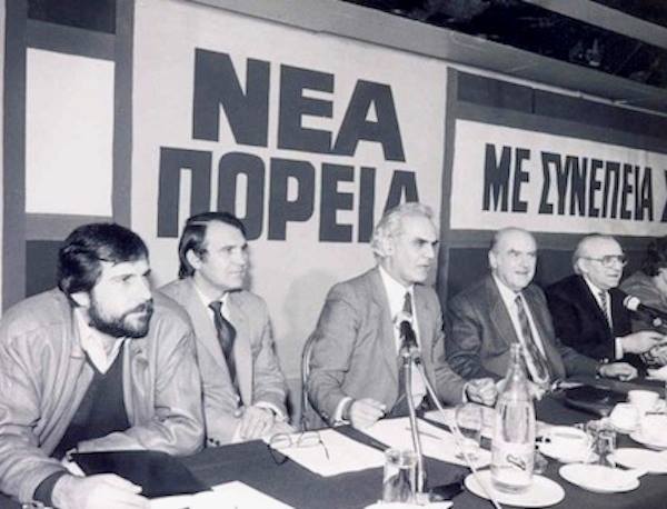 ThanosTzimeros's tweet photo. ΤΟ ΤΣΕΡΝΟΜΠΙΛ ΤΗΣ ΠΟΛΙΤΙΚΗΣ ΜΑΣ
"Προσθέτει λίγους, αφαιρεί πολλούς, πολλαπλασιάζει τα προβλήματα και διαιρεί το κόμμα." Αυτή ήταν η άποψη του Γεωργίου Παπανδρέου για τον Ανδρέα, στην προδικτατορική Ένωση Κέντρου. Σαν σήμερα, αυτός ο εξπέρ των 4 πράξεων της αριθμητικής, όπως τον βόλευαν, ίδρυσε το μεγαλύτερο εκμαυλιστήριο συνειδήσεων της σύγχρονης ιστορίας, παράγοντας ανεξάντλητες στρατιές από λαμόγια, μιζαδόρους, κρατικοκηφήνες, θολοκουλτουριάρηδες του φραπέ, μαρξιστές του Κολωνακίου, επαναστάτες της Εκάλης, αντιστασιακούς γεννηθέντες το 1933, διεθνιστές της πάρτης τους, συνδικαλιστές της λούφας, επιχειρηματίες του υποκόσμου και εκατομμύρια δημοσίους υπαλλήλους και συνταξιούχους. Το ΠΑΣΟΚ δημιούργησε τον νέο, παρακμιακό Έλληνα, ως πρότυπο: κρατικοδίαιτο, τεμπέλη, εφετζή, βολεψάκια, φιλοτομαριστή, κοσμοφοβικό, αμόρφωτο, απολίτιστο, ανήθικο. Το ΠΑΣΟΚ ανήγαγε την απραξία σε ιδανικό, την αργομισθία σε μαγκιά, την εξαπάτηση σε ιδεολογία, τη χυδαιότητα σε αισθητική, την κλοπή (των Ελλήνων και των Ευρωπαίων φορολογουμένων) σε πολιτική πεμπτουσία.
Το ΠΑΣΟΚ ήταν το Τσερνομπίλ της πολιτικής μας. Μόλυνε το πολιτικό μας σύστημα στο σύνολό του δημιουργώντας αμέτρητες τερατογενέσεις. Τόσο πολλές, που τελικά να θεωρείται φυσιολογική η τερατομορφία και αφύσικη η πολιτική υγεία.
3 Σεπτεμβρίου