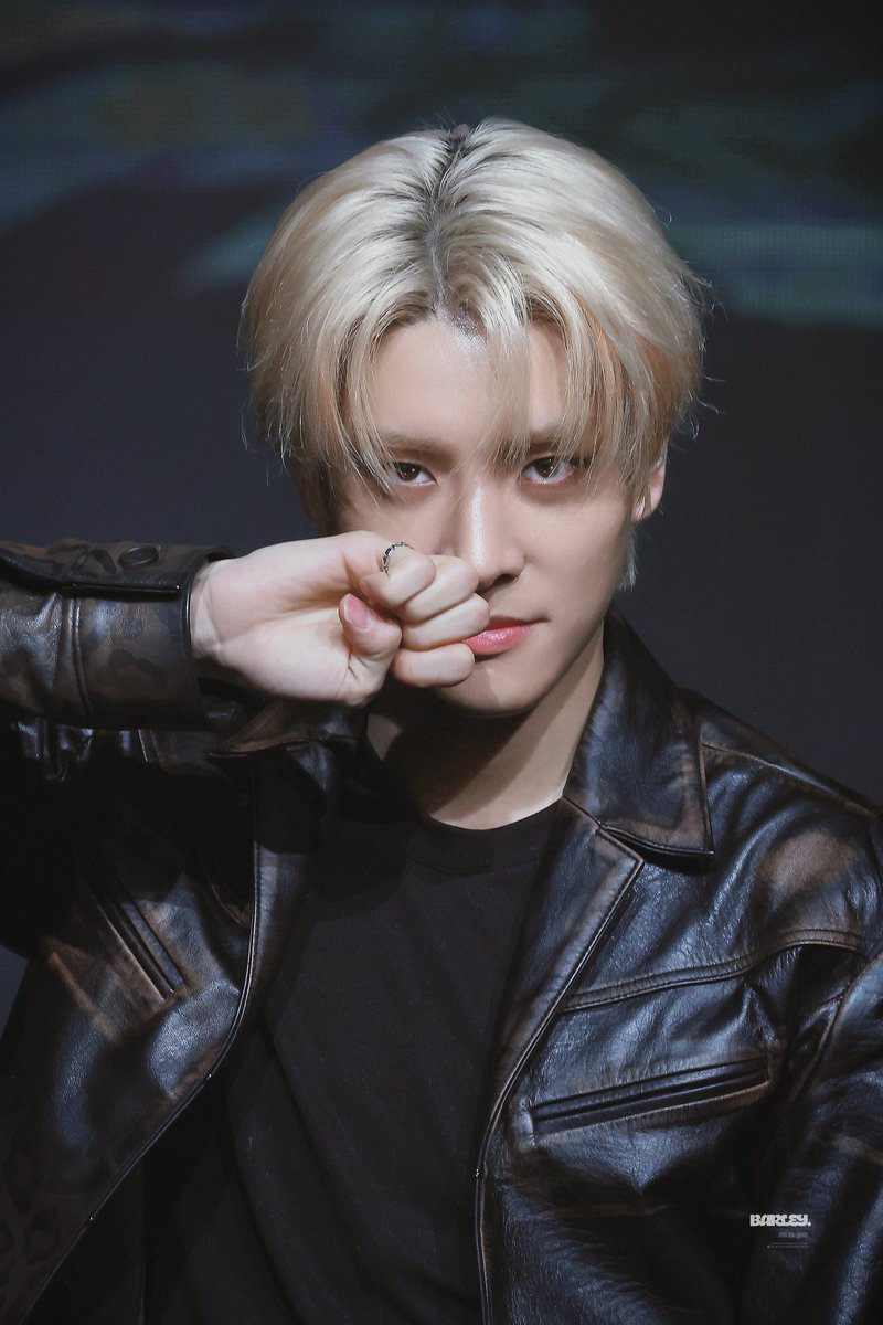 noctenha's tweet photo. JAKE DEFINITION PURE BLOOD KOREA TAPI KELIATAN BULE BANGET >____< https://t.co/F00cGKnb78