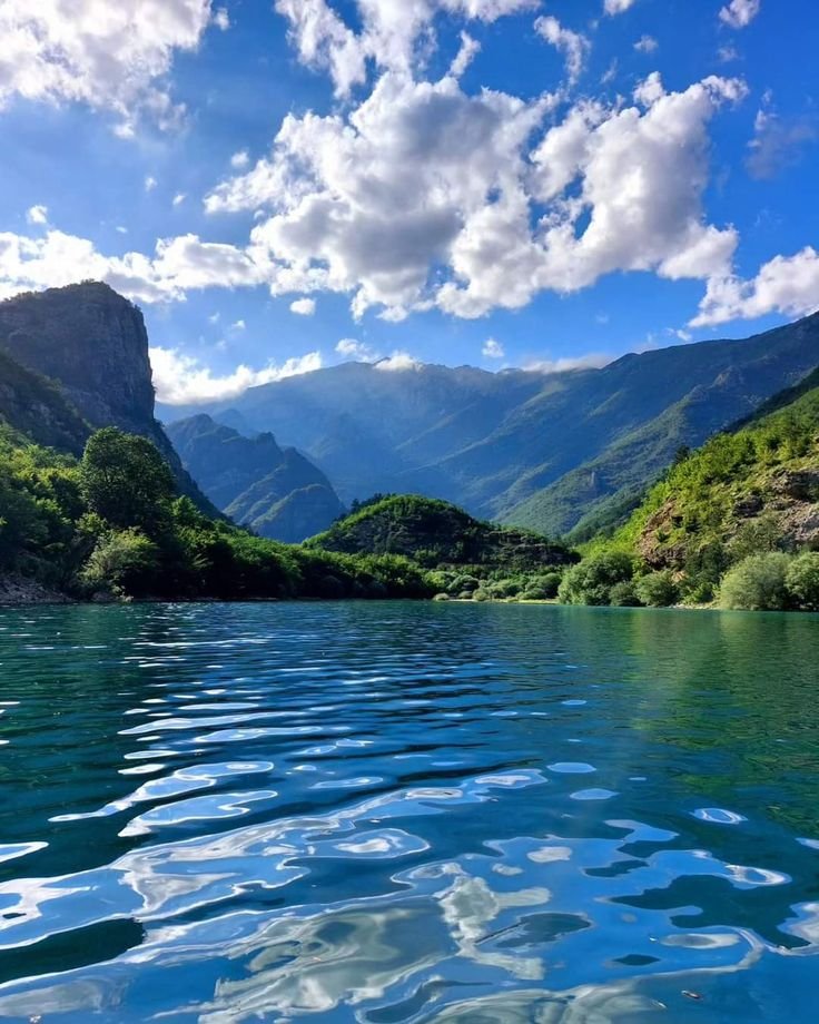 TravelBucketX's tweet photo. Switzerland 🇨🇭 https://t.co/MRu68ew5G1