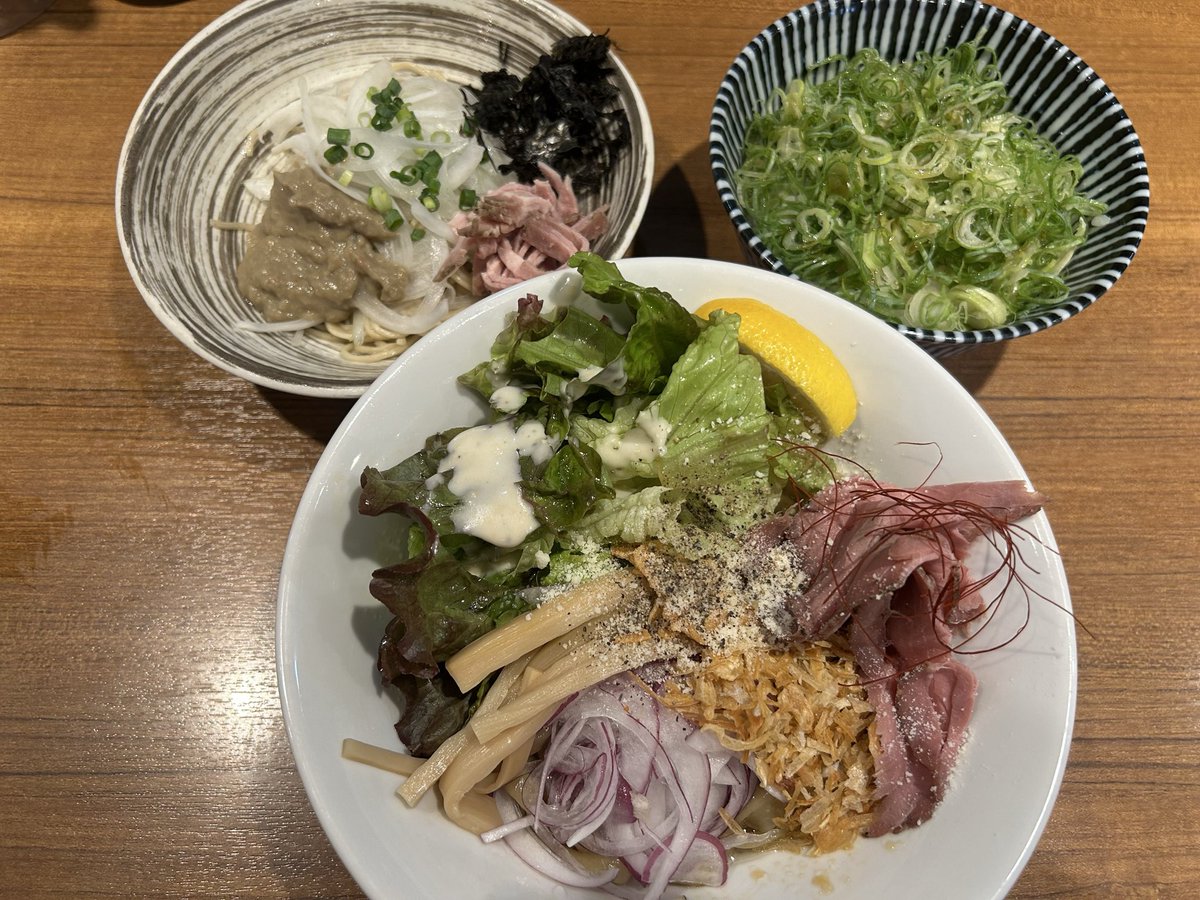 mmikio3's tweet photo. #寿製麺よしかわ川越
#ローストビーフまぜそば
#蟹味噌の和え玉
#九条ネギごはん https://t.co/XSaoOLS617