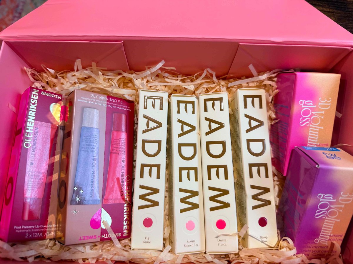 capricewwofc's tweet photo. A little love for CapCap from all the way from the USA! 🇺🇸🩷

Thank you to one of our amazing members for these sweet gifts!

Distance knows no bounds when it comes to loving our Caprice! 🥹

#CapriceCayetano https://t.co/Xd7L2G1z47