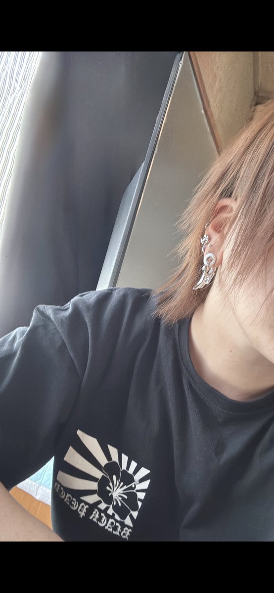 siwgrt's tweet photo. 🏷
92の完L
ピアス計12開いてます
猫と暮らしてて写真に最近ハマってる📸
恋愛は少しお休みしてるのでまずは友達から
音楽や動物、ピアスとかアクセサリー類も結構好き
宜しくお願いします🥳

#大人なセクマイさんと繋がりたい
#中性さんと繋がりたい
#セクマイさんと繋がりたい https://t.co/MxHZfmBADK
