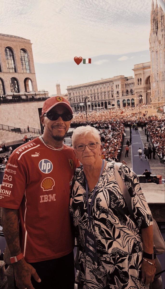 roiferrari's tweet photo. ⠀⠀⠀ ⠀⠀⠀

⠀⠀⠀ ⠀bring your mum to work day. 

⠀⠀⠀ https://t.co/seJozEc1NY