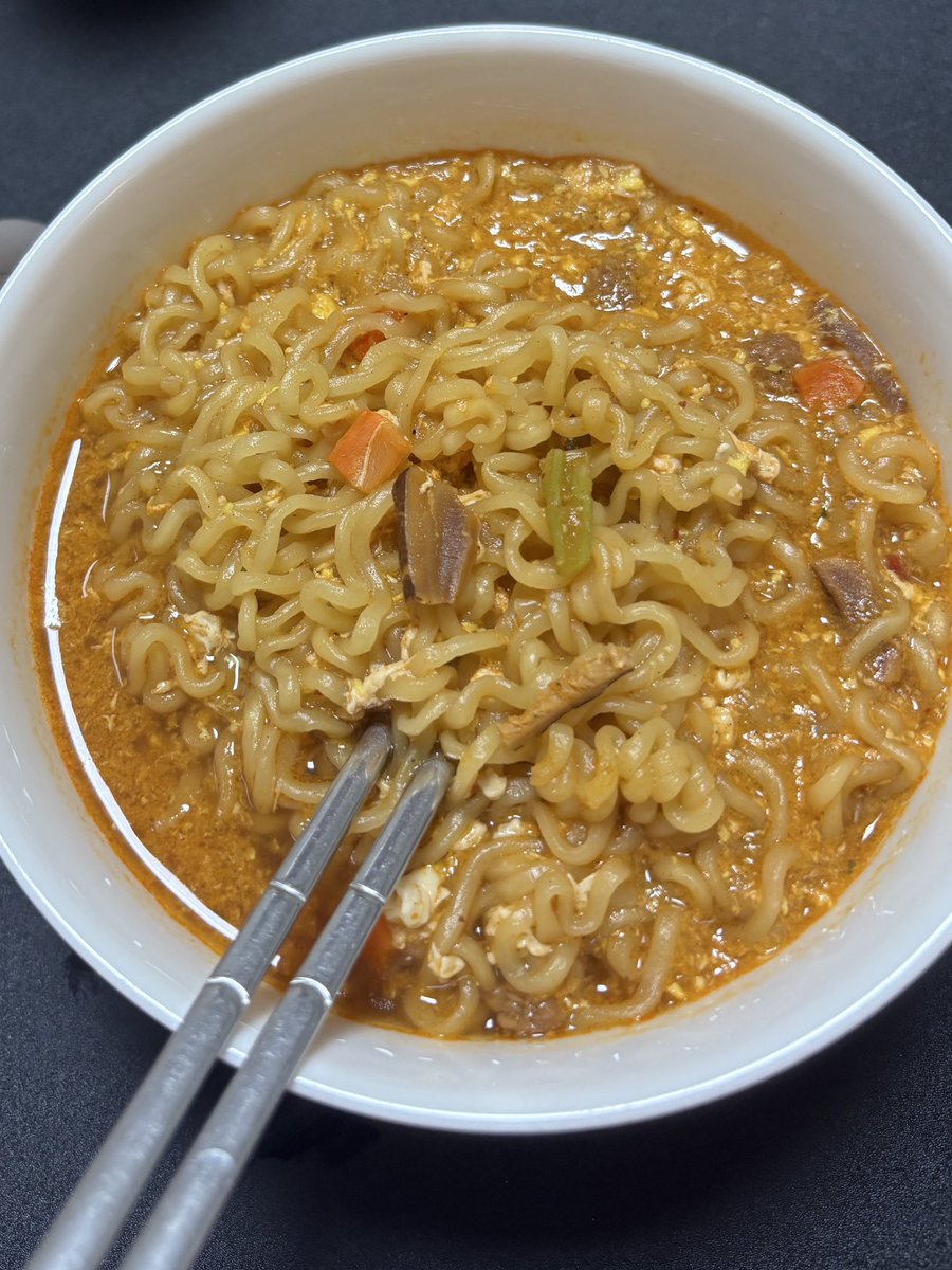 muktoday's tweet photo. 라면
순대국밥
초코밀크티+치즈폼
크림소다 https://t.co/tMEoazTABh