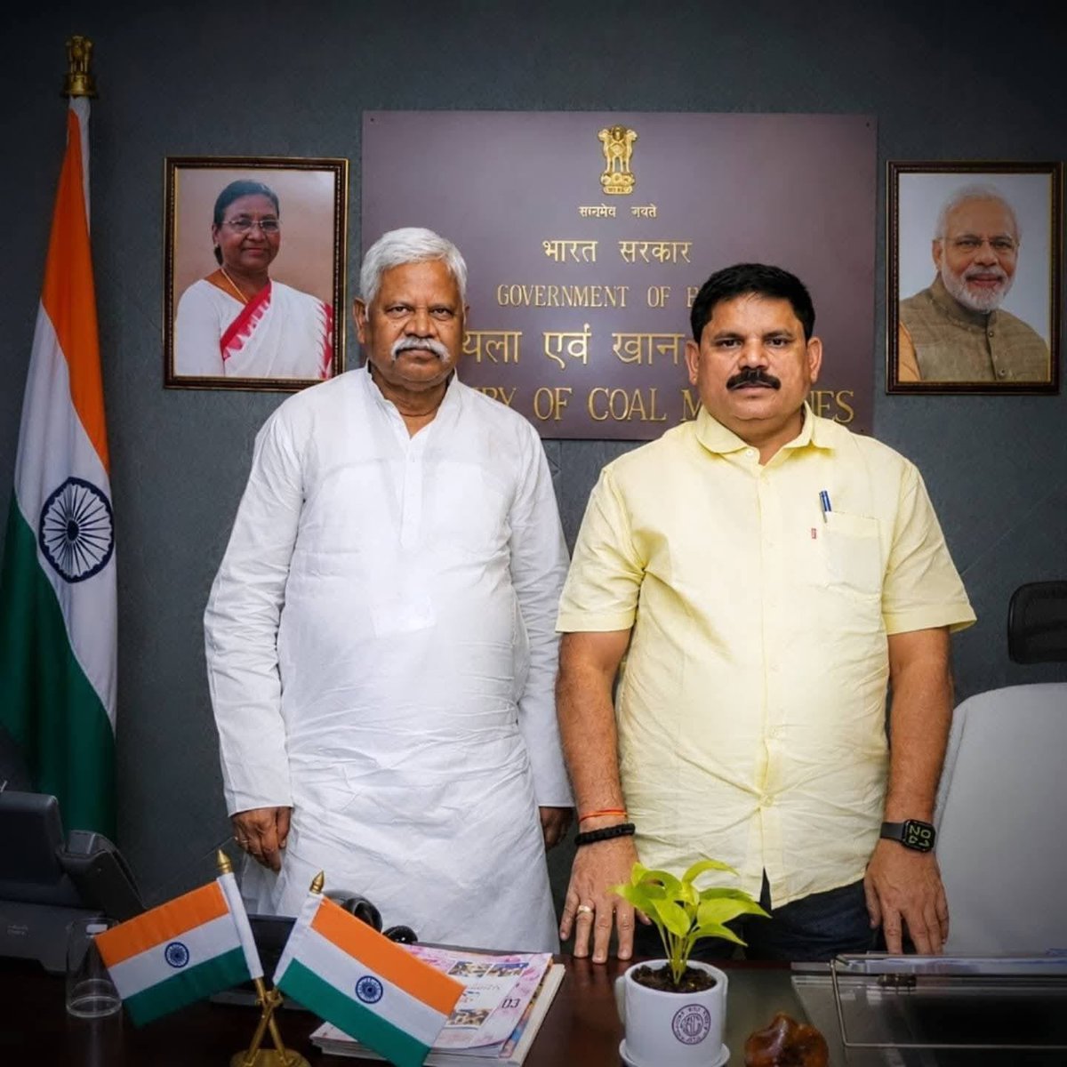 satishdubeyy's tweet photo. आज नई दिल्ली स्थित GPOA-3 कार्यालय में राज्यसभा के माननीय साथी श्री खिरू माहतो जी से आत्मीय भेंट एवं सार्थक संवाद हुआ।

इस अवसर पर बिहार एवं झारखण्ड में कोयला एवं खनन क्षेत्र से जुड़े विकास कार्यों, जनकल्याणकारी योजनाओं तथा स्थानीय स्तर पर रोजगार के नए अवसरों को बढ़ावा देने सहित विभिन्न महत्वपूर्ण विषयों पर विस्तृत चर्चा हुई।

@KhiruMahtoJDU