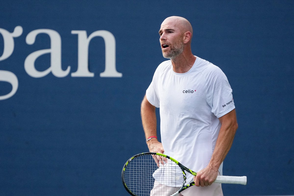 AvantageTennis_'s tweet photo. 🗣️ "ÇA DEVIENT UN PEU LE ZOO" 😳🇺🇸

Adrian Mannarino revient sur les conditions de jeu à l’#USOpen plutôt… atypique. 

"Maintenant les gens ont le droit de bouger dans le public pendant les points. Avant les gens avaient pas le droit de rentrer sur le court en dehors des changements de côté. 

Maintenant ils rentrent n’importe comment, ils bougent, ils parlent. C’est le tournoi qui tolère ça et je sais pas si c’est la meilleure des idées pour le jeu en général.

Ça sent la weed sur le court, y’a du bruit de partout, ça devient un peu le zoo en fait. C’est des conditions de jeu vraiment particulières." 

🗞️ @Eurosport_FR