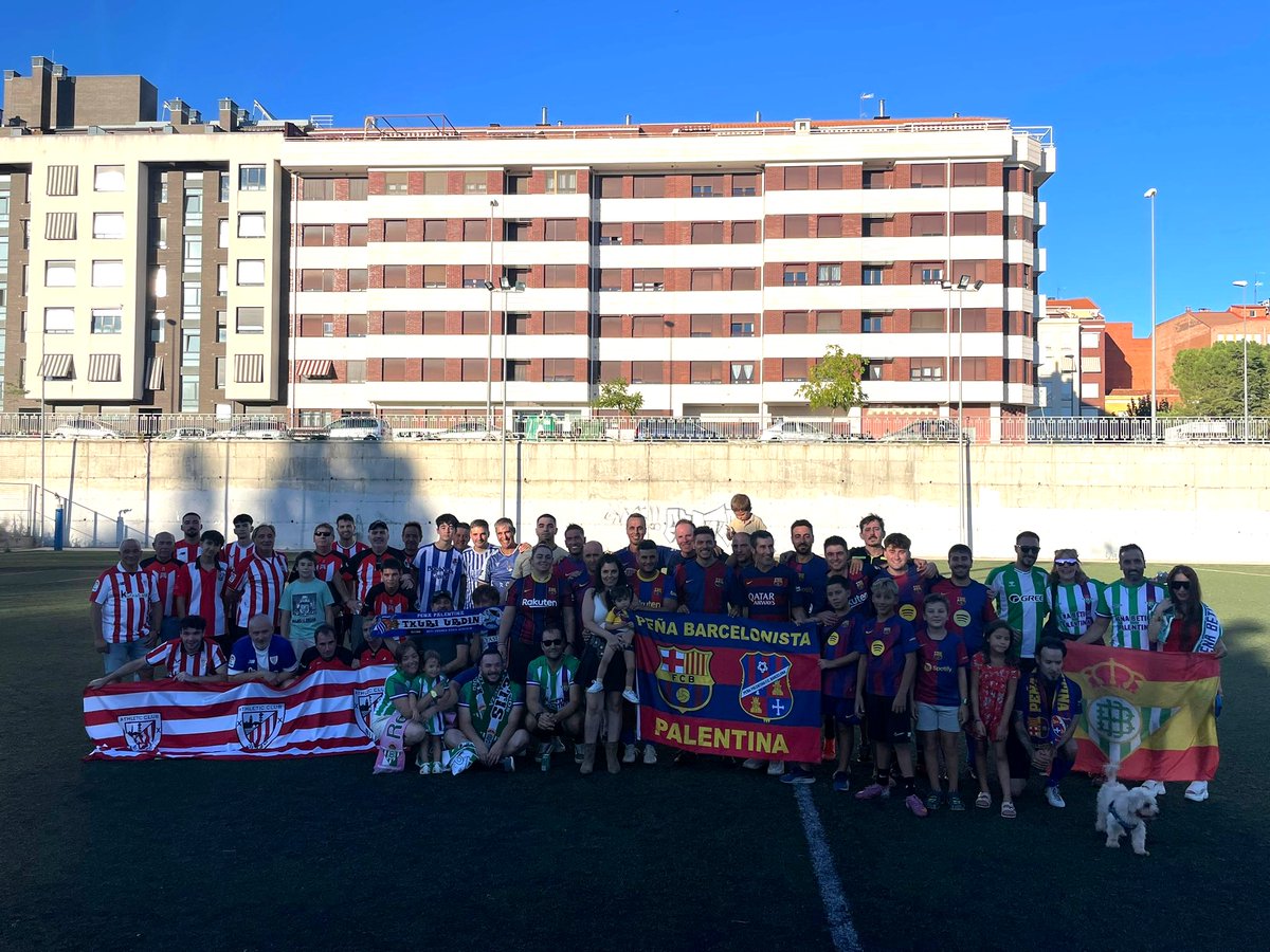 FCBPenyes's tweet photo. 🏆 Nuevamente, la @PenyaPalentina se ha proclamado ganadora del torneo de peñas organizado con motivo de las fiestas de su localidad.

Sus rivales fueron las peñas del Betis, del Athletic Club y de la Real Sociedad.

👏 ¡Felicidades, campeones! https://t.co/HV33kmGFDl