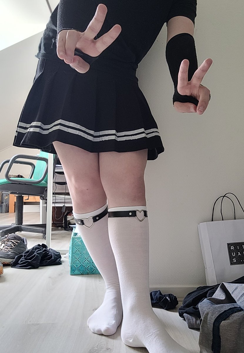 tycoonpan's tweet photo. Another acc update cuz character limit >:3
Thinking abt making an nsfw acc for digital art.. no nudes cuz I don't make those, but I have proven to draw realistic dicks in jokey situations.. maybe I make good nsfw art too.
 
Anywayyyy another knee-high pic hope ya like it
#femboy https://t.co/4Z8LBAui0z