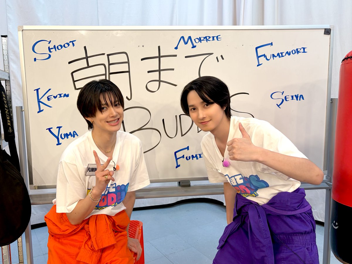 buddiis's tweet photo. 【MEDIA INFO】

＼\ 本日26:20〜！/／

📺テレビ朝日
「#EBiDAN 熱中！#朝までBUDDiiS」

今回は...
「知ったかぶりうんちく選手権」👓

ゲストMCは公式お兄ちゃんこと
 #ちゃんぴおんず さん💬

演技力とちょうどいい嘘がつけるかが大事になってくるゲーム🤡
上手なのは一体誰なのか？！

#朝バディ #BUDDiiS