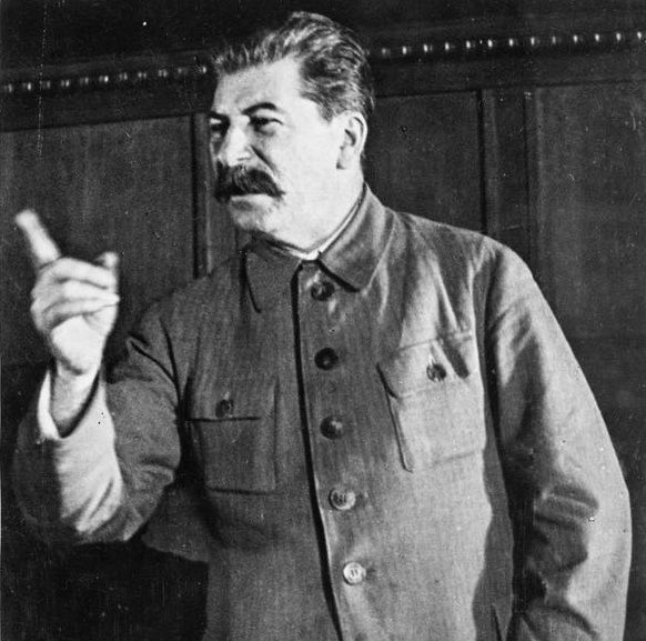 stanislas59371's tweet photo. @aleksthgrt On est allé un peu loin jusqu'à la Volga c'est chez vous et vous aviez vôtre Tsar, Staline en était un vrai légitime protecteur &amp; Aristoï, on était ensemble sous le pacte, il devait pourchasser les malfaisants sans vous le dire avec nôtre aide VS nos malfaisant aussi grâce à vous https://t.co/qMNl40CcFT