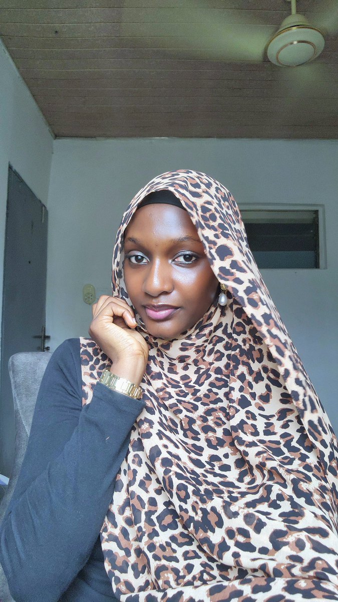 phyrdaousy's tweet photo. 🤭I love my scarf💞 https://t.co/WiTco1DUYI