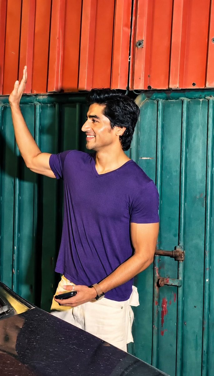 alshayma15's tweet photo. Him in purple🌂 💜 

Like at harshad glow 💥

Drop the skin care routine @ChopdaHarshad
#HarshadChopda https://t.co/cGofvYaM1I