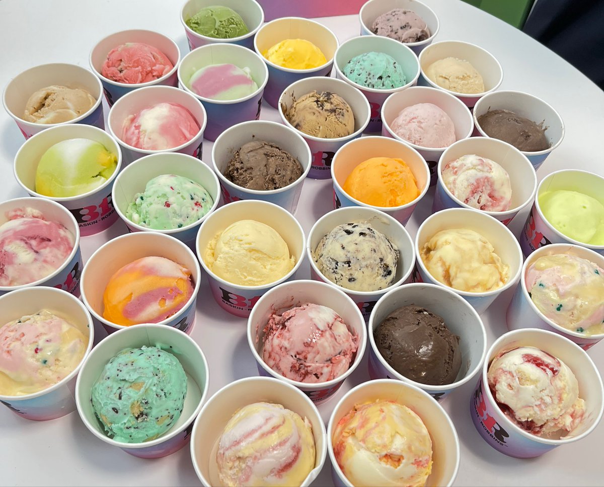 tomoe_ayasaki's tweet photo. タメの友達と「31歳の誕生祝いに31のアイス31種食べる」のやつをやった！！前にバズってたやつ！！楽しかった！！！！ https://t.co/ezbSp80Etl