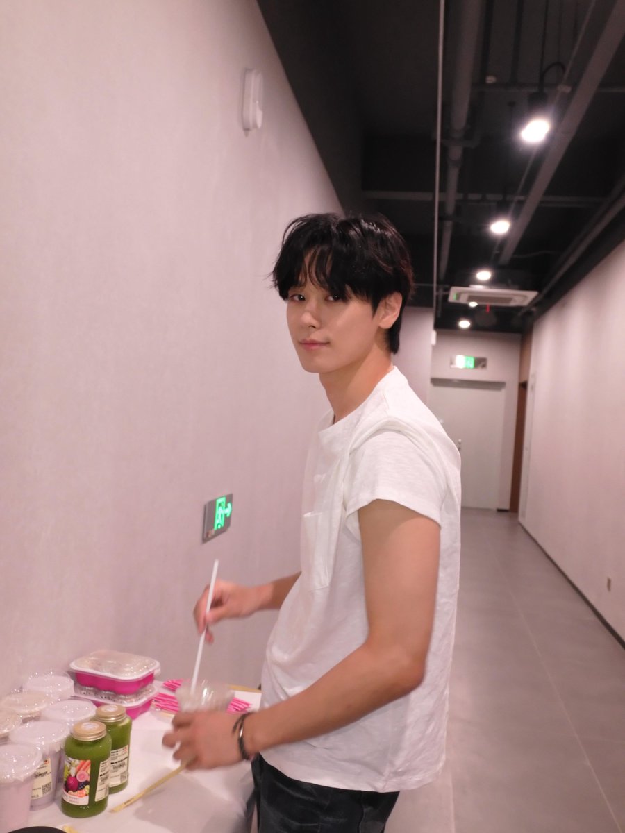 juyeonleepics's tweet photo. 「260903」 李柱延 xiaohongshu update 

See you soon!

#주연 #더보이즈 #李柱延 https://t.co/jxaLU95Gf6