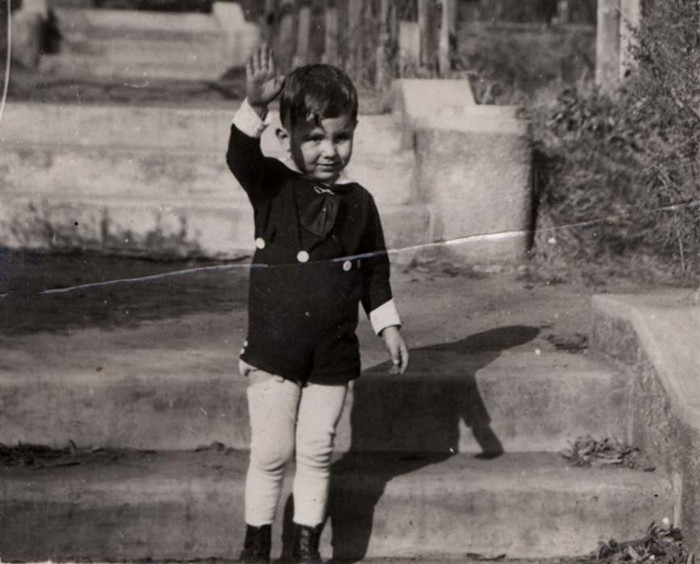 AuschwitzMuseum's tweet photo. 3 September 1935 | A Jewish boy, Lorand David, was born in Târgu Mureș in Romania.

In June 1944 he was deported to #Auschwitz and murdered in a gas chamber.
---

▶ Gas chambers and crematoria of the Auschwitz camp: https://t.co/Tx6rSvPyZL https://t.co/b0LGSeJhF0