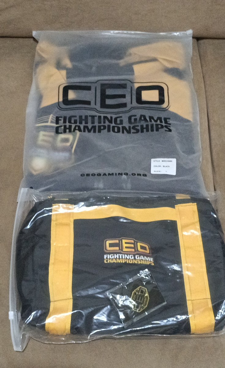 Se_Valentine's tweet photo. 🥇Morning @CEOGaming Merch Share! 💛

The jacket it's beautiful just as expected from @MDOTRAGE cooking nicely with the aesthetics ❤️‍🔥

The 1st ever sling bag definitely looks handy so pretty happy by also grabbing this along👝

Thanks 4 the wonderful merch!

#MRAGE #CeoGaming https://t.co/Dl4rdZtnQu
