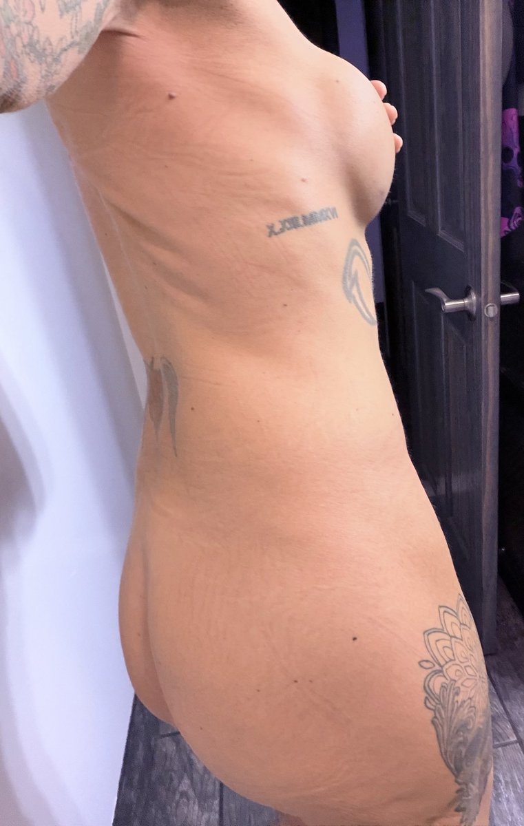 Freakyfun2025's tweet photo. Don’t you wanna see what I do with this body 💋🍒♥️link in bio #nsfw #nsfwtwt #sexy https://t.co/UEmtElO5v6