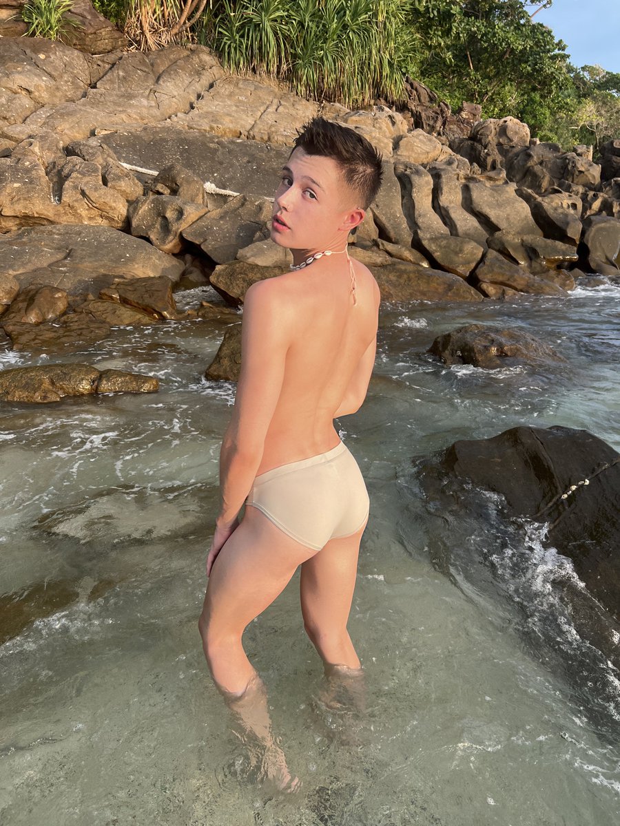 c0lebentley's tweet photo. twink in undies https://t.co/M4jC4f2YAr