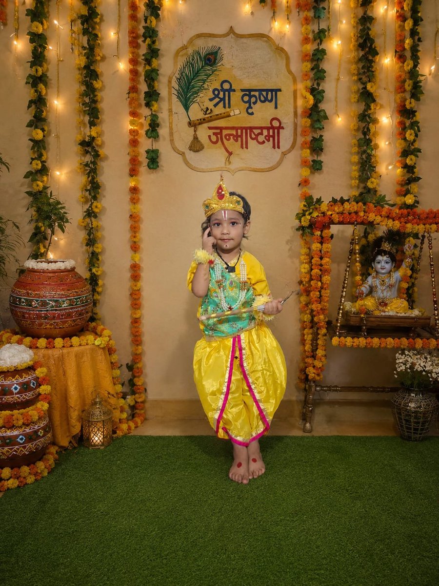 cutehanvika's tweet photo. ॐ कृष्णाय वासुदेवाय हरये परमात्मने
 प्रणतः क्लेशनाशाय गोविन्दाय नमो नमः

JAY SHREE KRISHNA🙏🙏
Happy Janmashtmi 🥰🙏
#Happyjanmashtmi https://t.co/8t9PjjvJPV