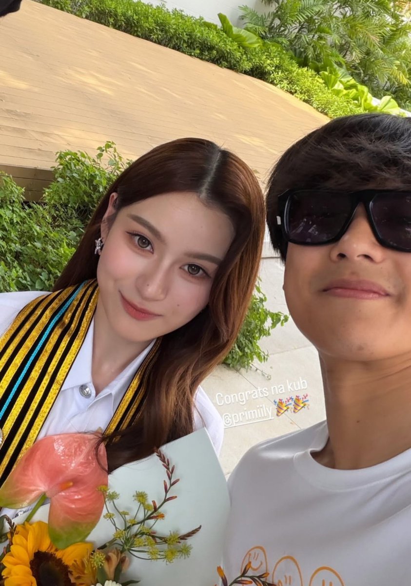 primentu's tweet photo. the way we could have ohmprim back then
#primiily #PrimiilyGraduationDay https://t.co/HO6Qm5mE3s
