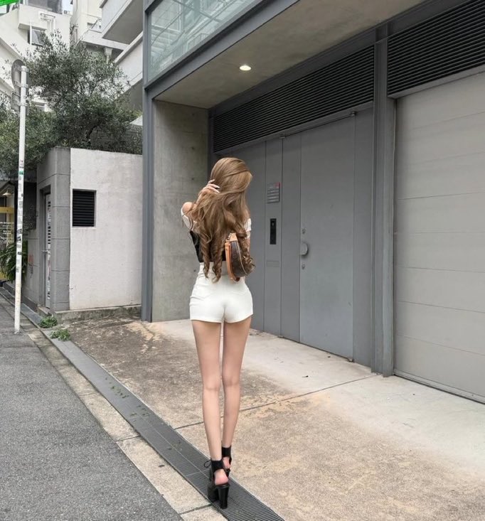 JustEilyr's tweet photo. 会ったら足褒められるけど、、、

普通ですよね❓ https://t.co/lmNa9Wmkum