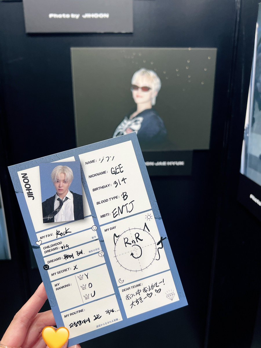 KittybelleMM's tweet photo. 個別プロフィールシートお渡し会 9月3日

👩🏻 : จีฮุน~ สวัสดีค่ะ 
🐶 : สวัสดีครับ
👩🏻  : ช่วยพูด ‘รักนะครับ’ หน่อยได้มั๊ย
🐶 : รักนะครับ ☺️
👩🏻 : แกล้งๆ ถามว่า ‘รู้ใช่มั๊ยแปลว่าอะไร’
🐶 : รู้สิครับ (ทำหน้าแบบรู้จริงๆนะ)
👩🏻 : บ๊ายบาย
🐶 : ‘I LOVE THAILAND’ 😊😊☺️😊☺️😊☺️😊☺️😊☺️😊☺️😊☺️ https://t.co/0psqG6Ua3g