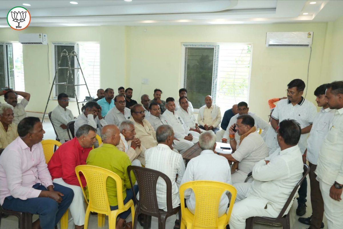 PNPathakBJP's tweet photo. जनता से संवाद, समस्याओं का समाधान!

आज कसया बाड़ी पूल स्थित अपने आवास पर क्षेत्र से पधारे देवतुल्य जनता जनार्दन से भेंट कर उनकी समस्याओं,शिकायतो एवं आवश्यकताओं को सुना तथा उनके शीघ्र निराकरण हेतु संबंधित अधिकारियों को कार्यवाही के निर्देश दिए।

#apanakushinagar #अपना_कुशीनगर https://t.co/JtyMubc3oj