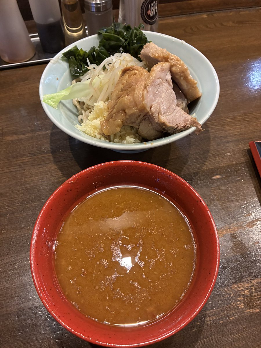 no1982_222's tweet photo. 麺屋櫻弐
味噌つけ麺　豚2枚麺200㌘ 
野菜少なめニンニクマシ
わかめ←セルフ無料トッピング⤴︎

久々の味噌つけ麺💕

一口目から最後までめちゃウマで参った🥰

豚も完璧で完全優勝🏆💯

超大満足で食べれて幸せ🤤

いつも感謝致します😭

超極上味噌つけ麺ご馳走様でした🙇‍♂️ https://t.co/l0ez9BXFSZ