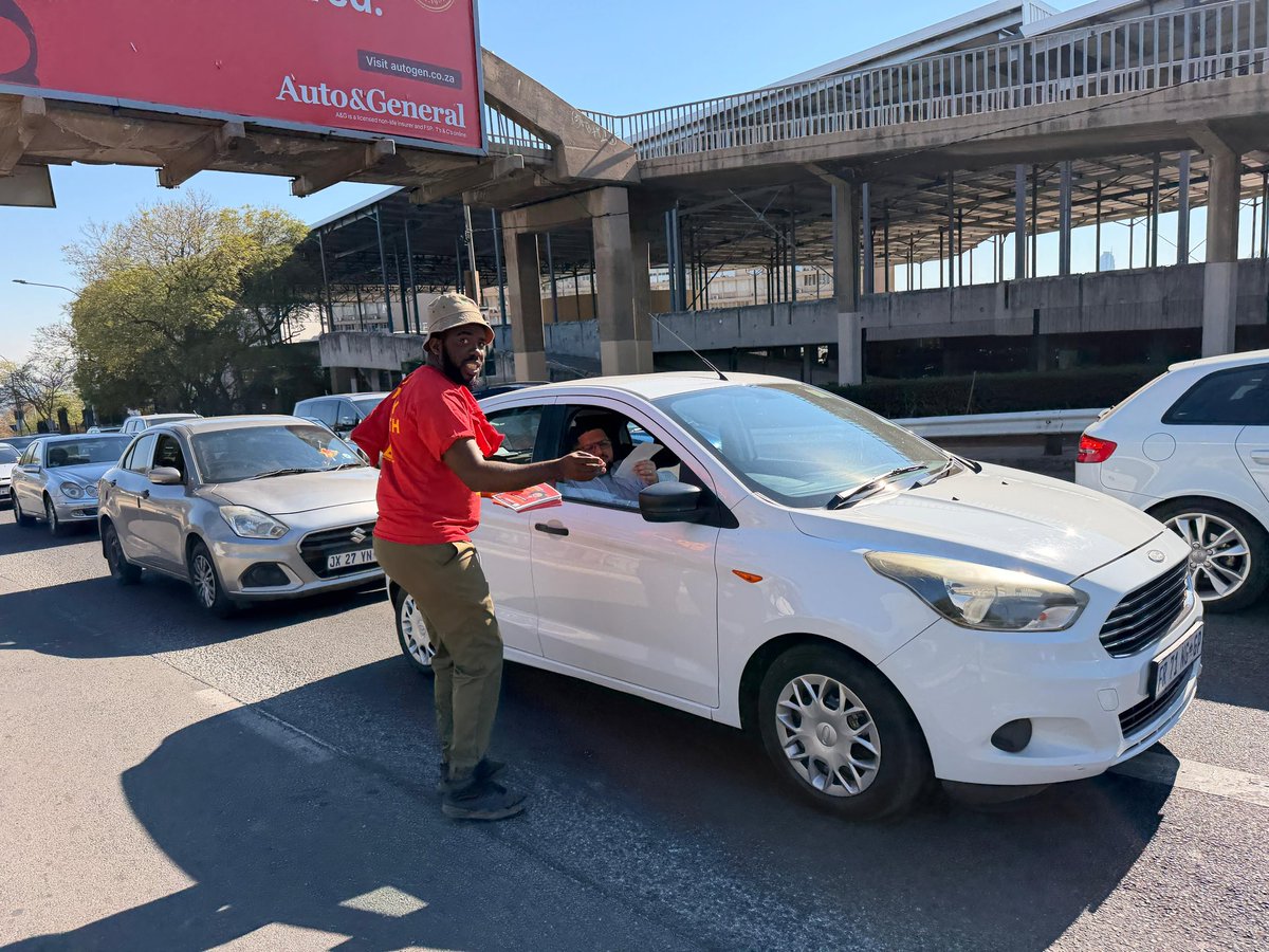 EFFGautengProv's tweet photo. Incoming Mayor of the City of Johannesburg, Fighter @drtlaleng in Hydepark Corner engaging Joburg Residents and inviting them the EFF Johannesburg Elections Manifesto. https://t.co/cyl0TP9XRt