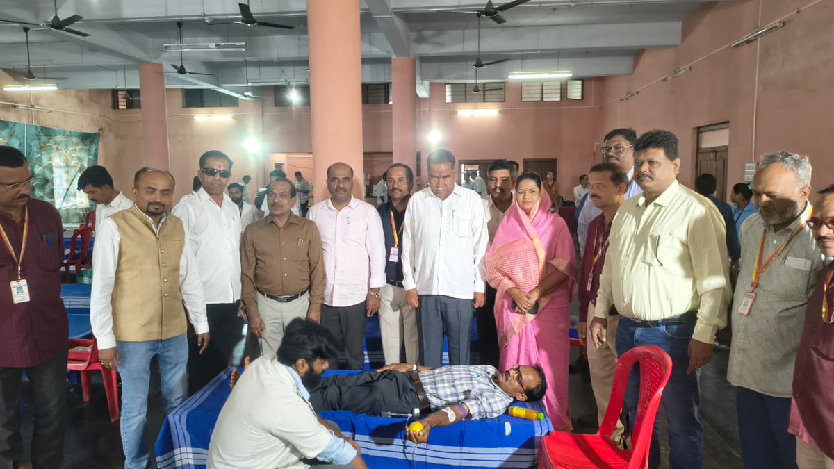 ZP_Belagavi's tweet photo. ಸ್ವಯಂ ಪ್ರೇರಿತ ರಕ್ತದಾನ ಶಿಬಿರದಲ್ಲಿ ಬೆಳಗಾವಿ ಜಿಲ್ಲಾದ್ಯಂತ ಸಾವಿರಾರು ಜನರಿಂದ ರಕ್ತದಾನ
#belagavizillapanchayat #TeachersDay #BloodCamp #RaktadhanaMahaDhana #Belagavi #RDPR #PanchayatRaj #GovernmentOfKarnataka https://t.co/yRGGYehXzS