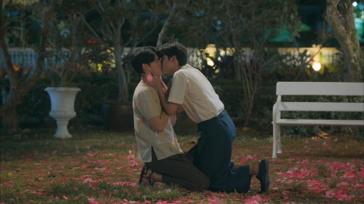 rmoonalcove's tweet photo. ทินกร core เจ้าของวลี ฟ้าลงมาเอง https://t.co/adllSEQ4cP