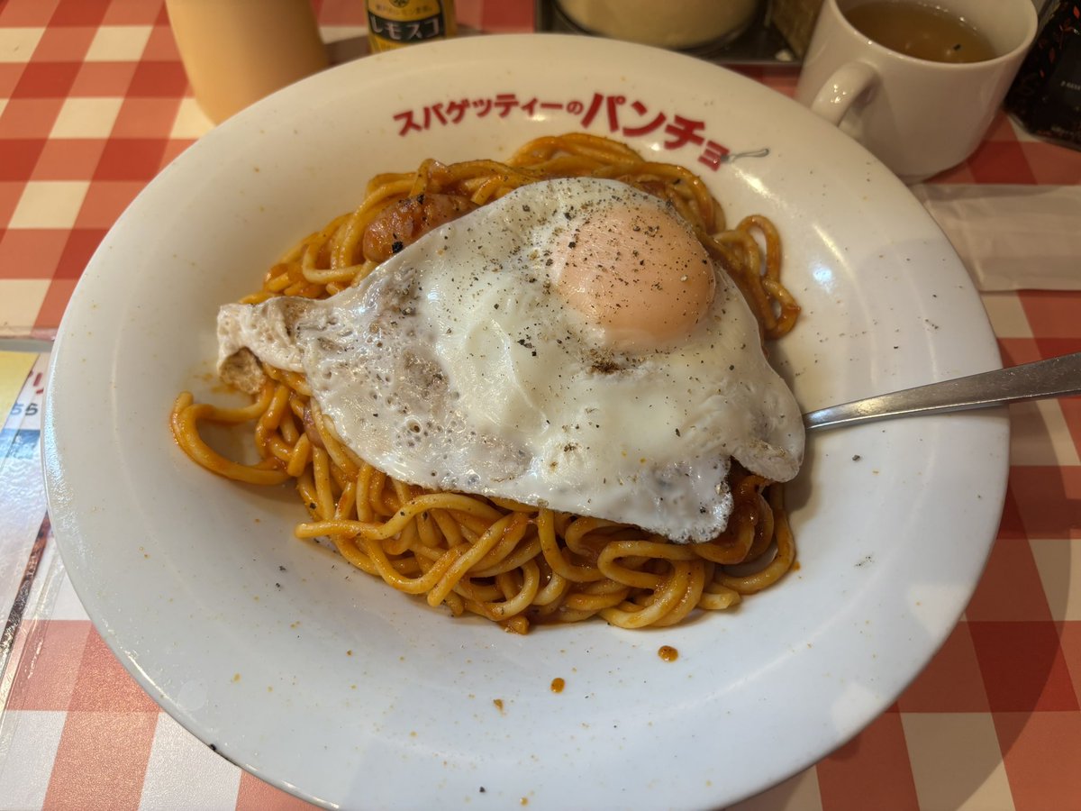 skygilly's tweet photo. 『ナポリタン+目玉焼き』¥980+¥150 
🍝🍳
もちもち太麺の濃厚ナポリタン😋
目玉焼きを絡めると、まろやかで美味しい✨ボリューム満点で大満足❣️

ごちそうさまでした😋
#スパゲッティーのパンチョ #池袋東口店 https://t.co/K8shi84tbA