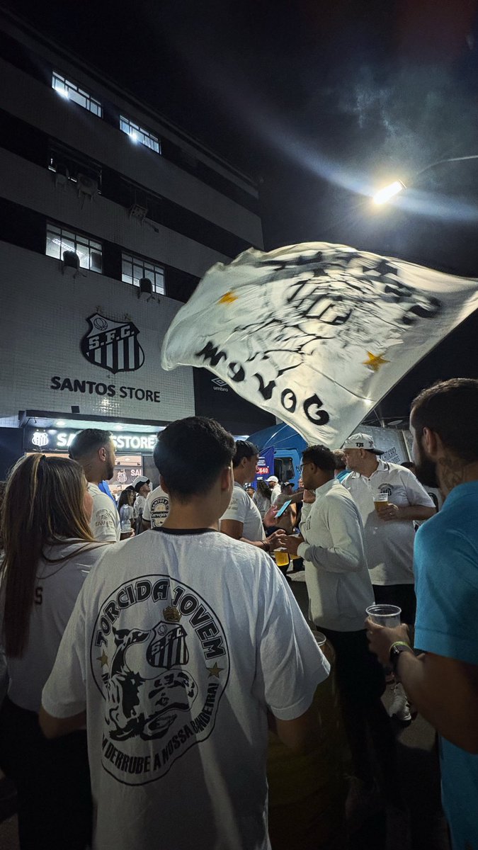 __mfelipe's tweet photo. Apesar de tudo, hoje o clima tava diferente, falta muita qualidade e vontade pro elenco, mas se encararem minimamente com vontade os últimos jogos do ano, da pra acreditar na Sula e terminar o Braseiro em paz, hoje deu pra fazer umas mídias maneiras até, e de nada vão servir… https://t.co/yEPROnKVN0