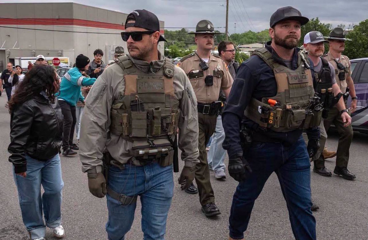 beyond_capital's tweet photo. THIS is what the great John Lewis would call “GOOD TROUBLE” — Protesters in Minneapolis have reportedly been dressing up in jeans, body armor, and masks and then walking into groups of ICE agents and accusing 1 or 2 of them of being imposters until they all start fighting each other. Then the protesters sneak away.
And now, it’s happening nationwide