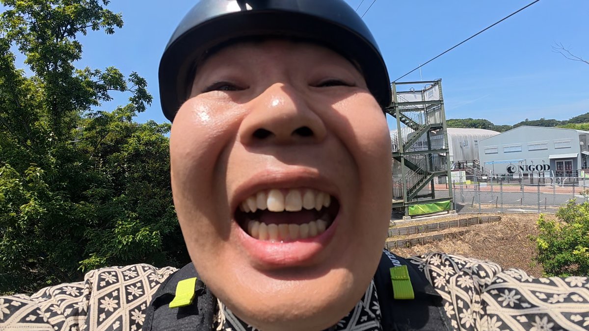 kantele's tweet photo. 👣【#フットマップ】今夜6時30分🗺️

番組初登場✨ #たくろう と #淡路島 をフットマップ・前編

🦖 #ニジゲンノモリ で絶叫＆パニック！
ゴジラの体内に突入する大迫力ジップラインで、まさかの無茶ぶり大喜利発動💥

🍜街中華で牛丼⁉ #淡路島グルメ を満喫
絶品！淡路島牛丼に舌鼓🤤後藤さんが「家族風呂やん！」とツッコんだ衝撃メニューとは♨️

🎨土のミュージアムで才能開花✨
おじさんたちの感性が爆発しているアートは必見です🖌️壁塗り体験も🧱

#フットボールアワー #淡路島観光
@takuroakagi　@takurouband