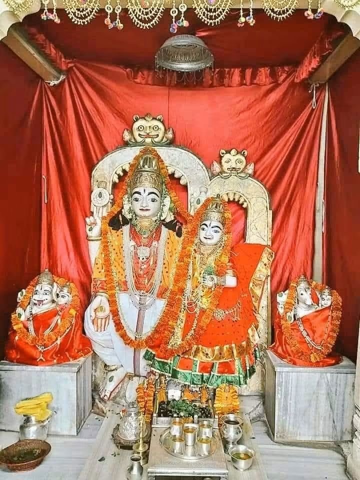 svnishtha's tweet photo. ॐ नमो भगवते वासुदेवाय 🙏
(जयपुर, राजस्थान)
अद्भूत मंदिर है श्री लक्ष्मीनारायण भगवान, श्री लक्ष्मीनृसिंह भगवान, भूदेवी-वाराह भगवान, श्री सियाराम जी, श्री रुक्मिणी बल्लभ जी के विग्रह के एक साथ दर्शन मिलते हैं।https://t.co/BUpUUQEIKd https://t.co/Fg6z3lBS5g