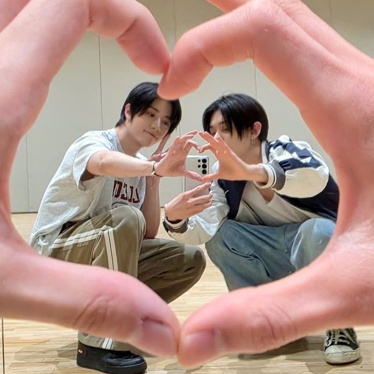 bobblushi's tweet photo. los amo con todo lo k soy son los dos amores mas grandes d mi vida https://t.co/h60qiyap0n