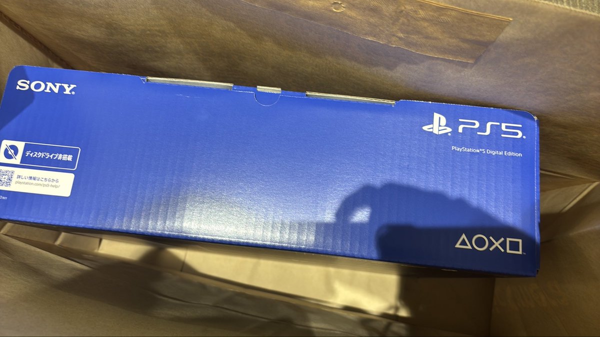 kan47189's tweet photo. 日本語専用のヤツだけど今のとこやりたいゲームモンハンくらいだからついに買ってしまいましたよ https://t.co/q9Ae75TbZa