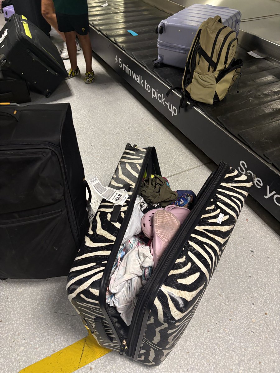 ChelseaAmySalt's tweet photo. Someone at Manchester airport clearly doesn’t like there job. Multiple passengers cases damaged at Manchester airport including 2/3 of mine. Broken cases damaged and lost items. #easyjet maybe need staff that don’t disrespect people’s items. https://t.co/kI9zmN9J4a