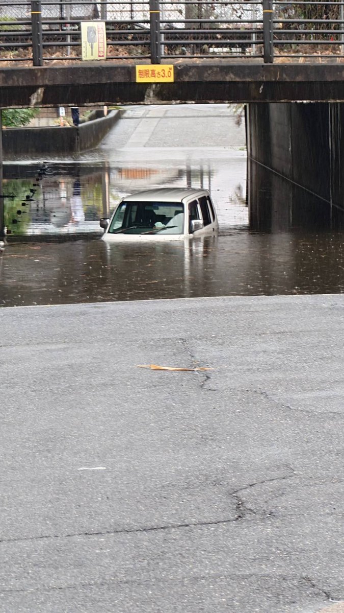 spitubeokayama's tweet photo. 倉敷の２号線付近。
大雨(ゲリラ豪雨)の影響で浸水。 https://t.co/UjJ6fbbPDC